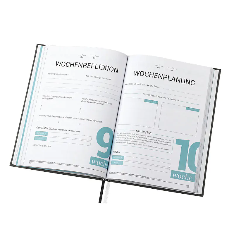 Einfaches Produktfoto vor weißem Hintergrund von Schreibwaren und Bürobedarf Produktfoto Buch, Kalender, Wochenplaner