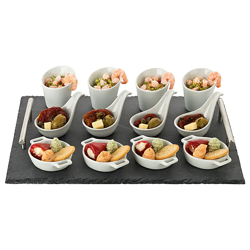 Professionelle Produktfotografie für hohe Ansprüche Kleine Snacks auf Schieferbrett Professionelle Produktfotografie für hohe Ansprüche Kleine Snacks auf Schieferbrett