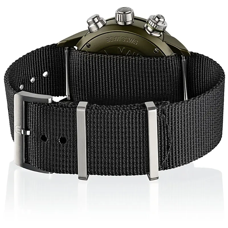 Produktfoto Armbanduhr liegend Rückseite auf Armband Produktfoto Armbanduhr liegend Rückseite auf Armband
