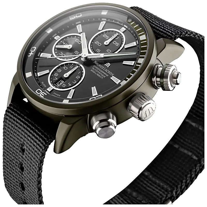 Produktfoto Armbanduhr Detailaufnahme mit Spiegelung auf dem Ziffernblatt Produktfoto Armbanduhr Detailaufnahme mit Spiegelung auf dem Ziffernblatt