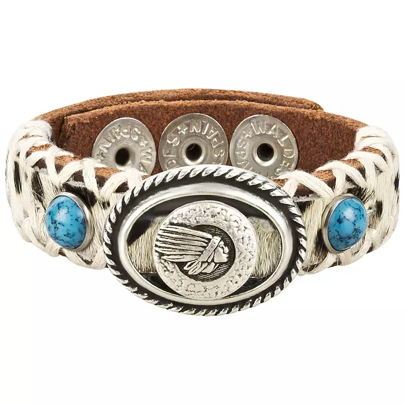 Produktfoto eines Armbandes aus Leder mit indianischen Verzierungen Produktfoto eines Armbandes aus Leder mit indianischen Verzierungen